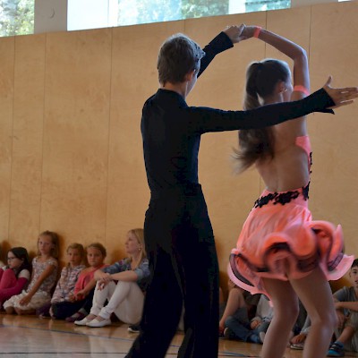 Tanzvorführung des Tanzsportklubs der HIB